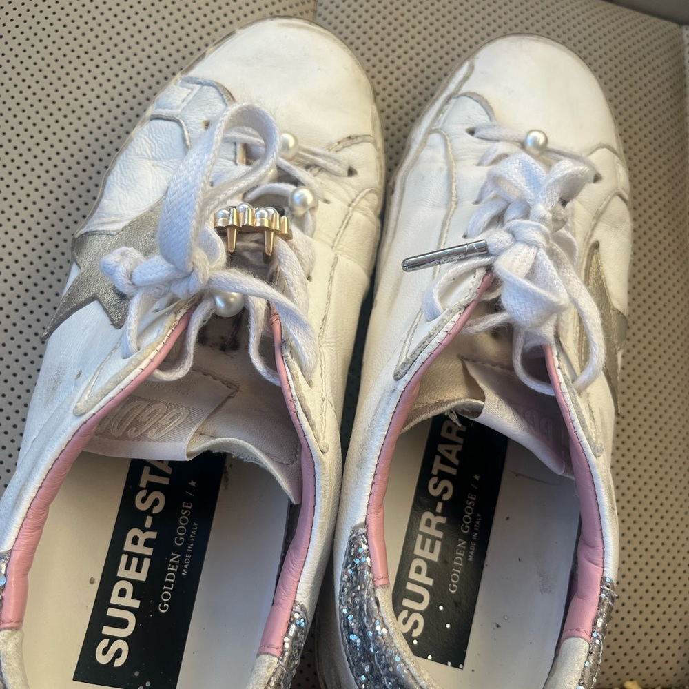Golden Goose Super Star special edition. Has peels on laces . Super cute! Size 8